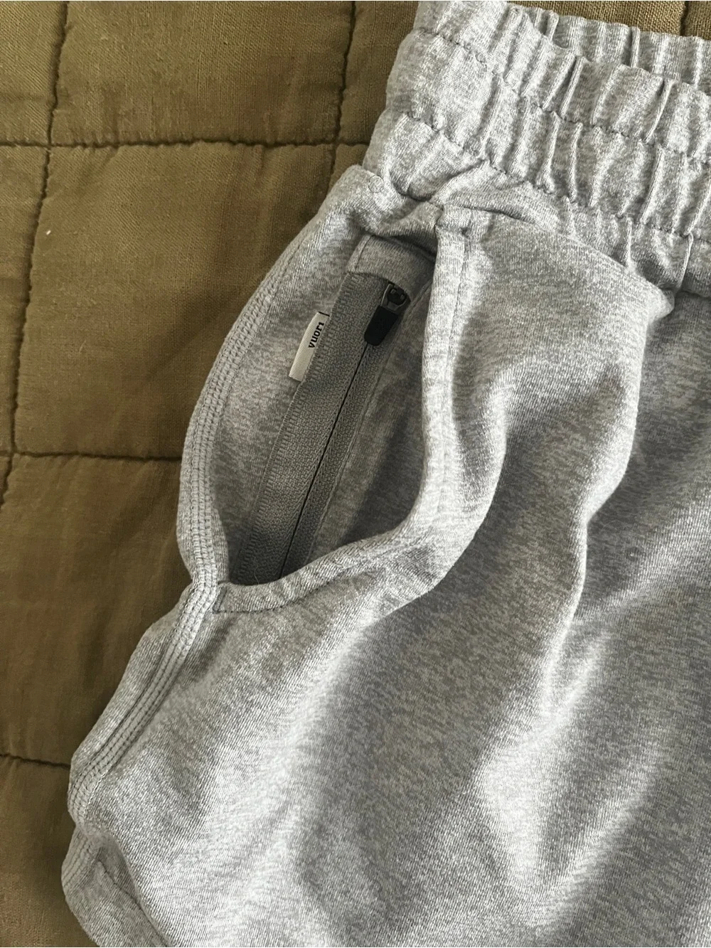 Vuori Halo Light Gray Athletic Shorts Size L